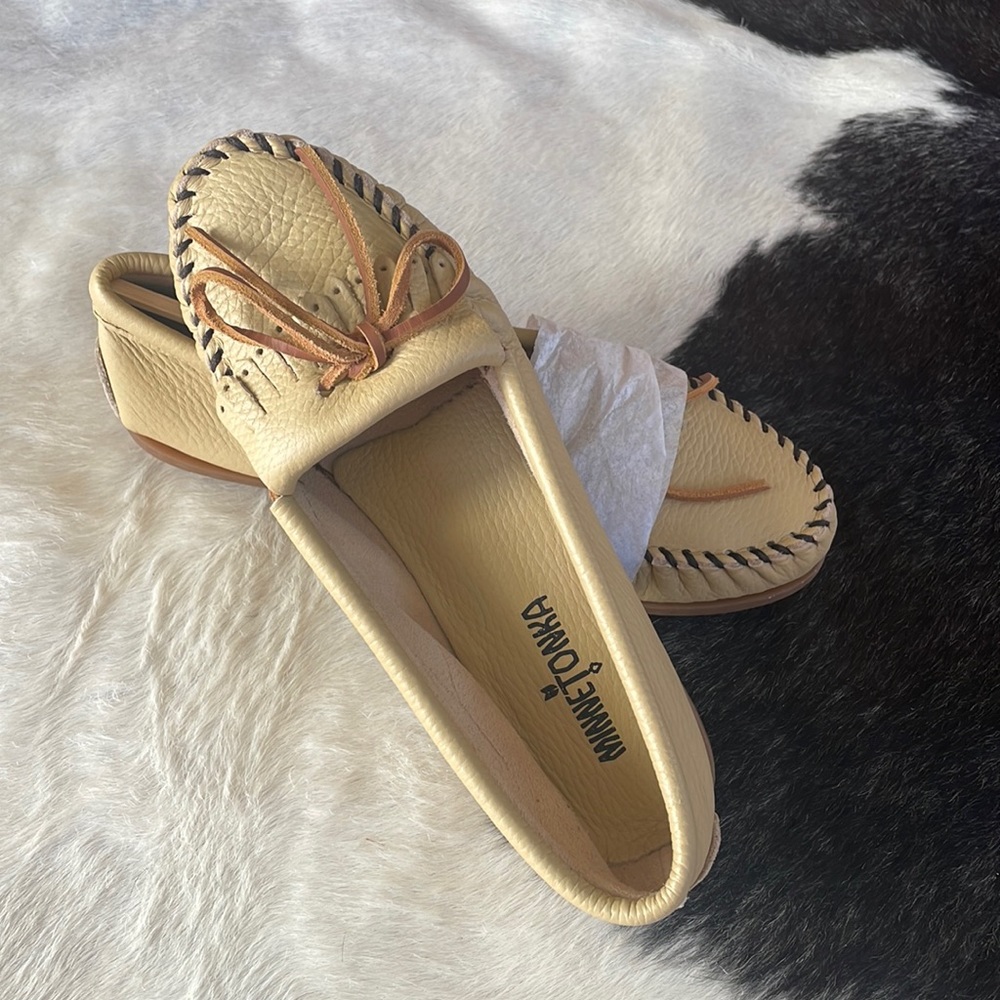 Minnetonka Deerskin Moccasins NWT